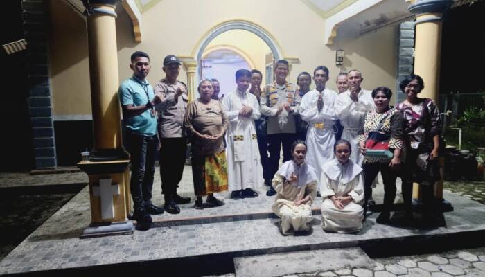 Kapolsek Semendawai Suku III dan Anggota Amankan Peringatan Kenaikan Isa Al-Masih