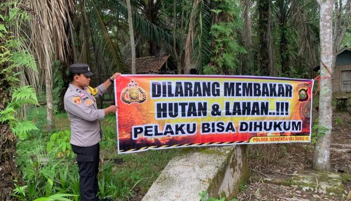 Anggota Polsek Semendawai Suku III Terus Himbau Tentang Karhutla