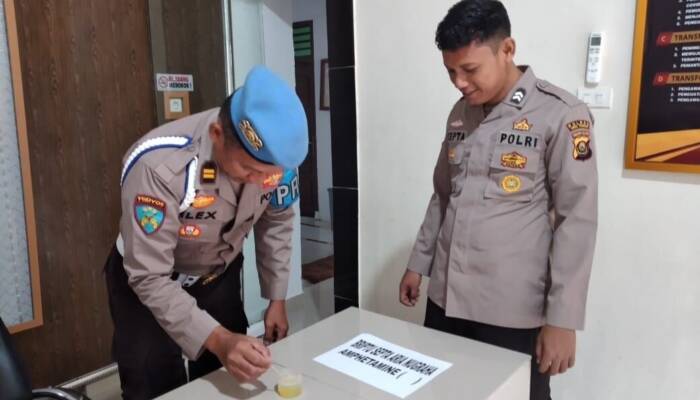 Giat Tes Urine Anggota Polsek Cempaka Oleh Kanit Provost IPTU Alexandra