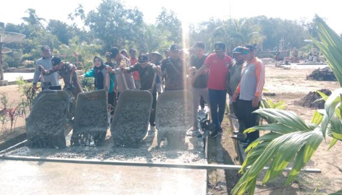 Bhabinkamtibmas Hadiri Kegiatan Trial Pembangunan Cor Beton