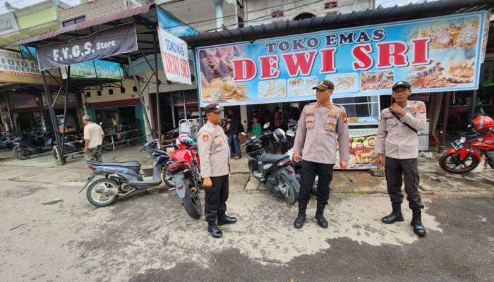 Berikan Rasa Aman, Kapolsek Belitang I Rutin Patroli Objek Vital Seputar Pasar Gumawang