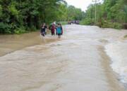 Hujan Semalaman, Jalan Penghubung 2 Desa Tenggelam Diterjang Banjir