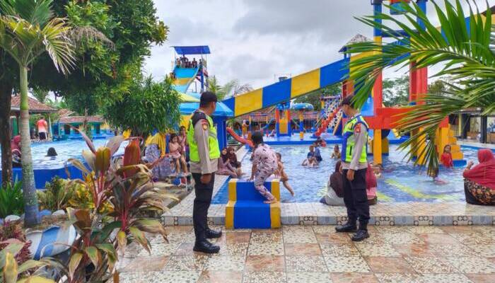 Pengamanan Objek Wisata Oleh Anggota Polsek Belitang II