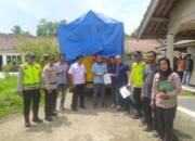 Pengamanan Pendistribusian Logistik Pemilu ke PPK Belitang Mulya oleh Polsek Belitang II 