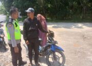 Cegah Tindak Kejahatan Polsek Semendawai Suku III Rutin Lakukan Patroli di Jalan