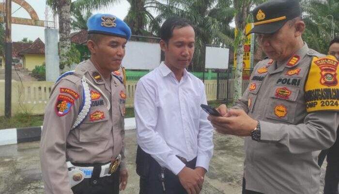 Kapolsek Lakukan Pemeriksaan Handphone Anggota, Tidak Ditemukan Aplikasi Judol