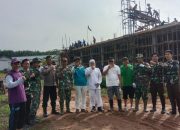 TNI dan Polri BerSinergi dalam Membantu Pengecoran Pondok Pesantren di Desa Margodadi