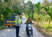 Anggota Polsek Semendawai Suku III Lakukan Patroli dan Himbauan kepada Anak Sekolah