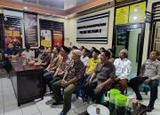 Polsek Belitang II Gelar Nonton Bareng Wayang Kulit dalam Rangka Hari Bhayangkara ke-79