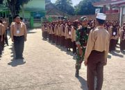 Pemberian Materi Wawasan Kebangsaan oleh Pelda Aguswanto dan Serma Bambang Ari Sutrisno Serta Peltu Siswondo