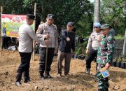 Kapolsek Semendawai Suku III Pimpin Penanaman Jagung dalam Program Satu Desa Satu Hektar