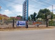 Pemasangan Spanduk Penerimaan Murid Baru SMA Kemala Taruna Bhayangkara